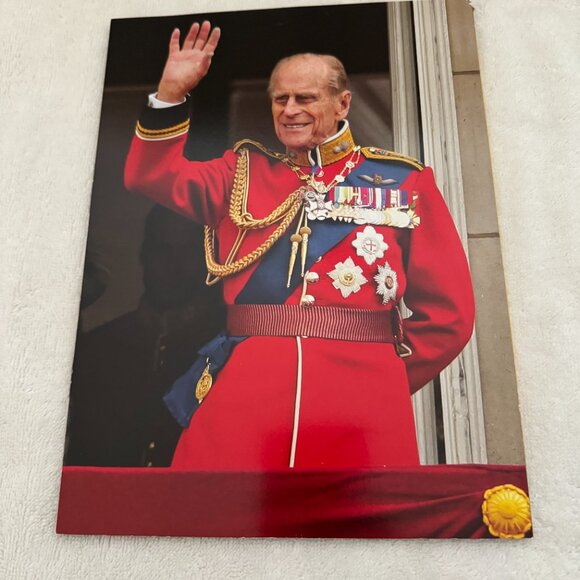 People Royals - Prince Philip and Queen Elizabeth II - Picture 2 of 7